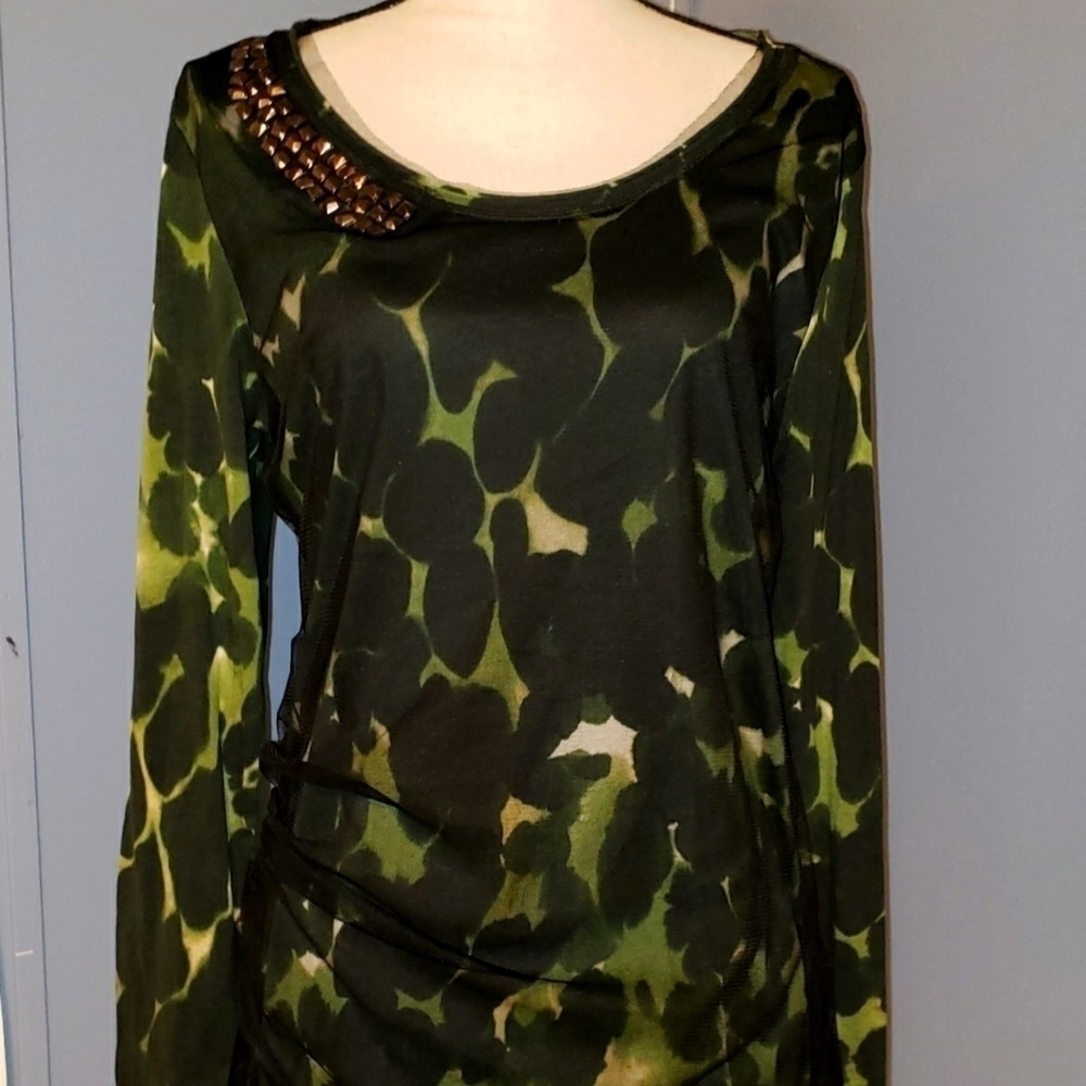 𝅺SIMPLY Vera Wang Camaflauge Top